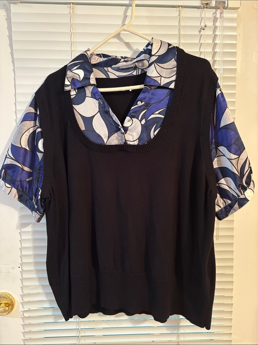 Apt.9 Women Black Short Sleeve Blouse With Blue Flowers On Sleeves, Size 3XL